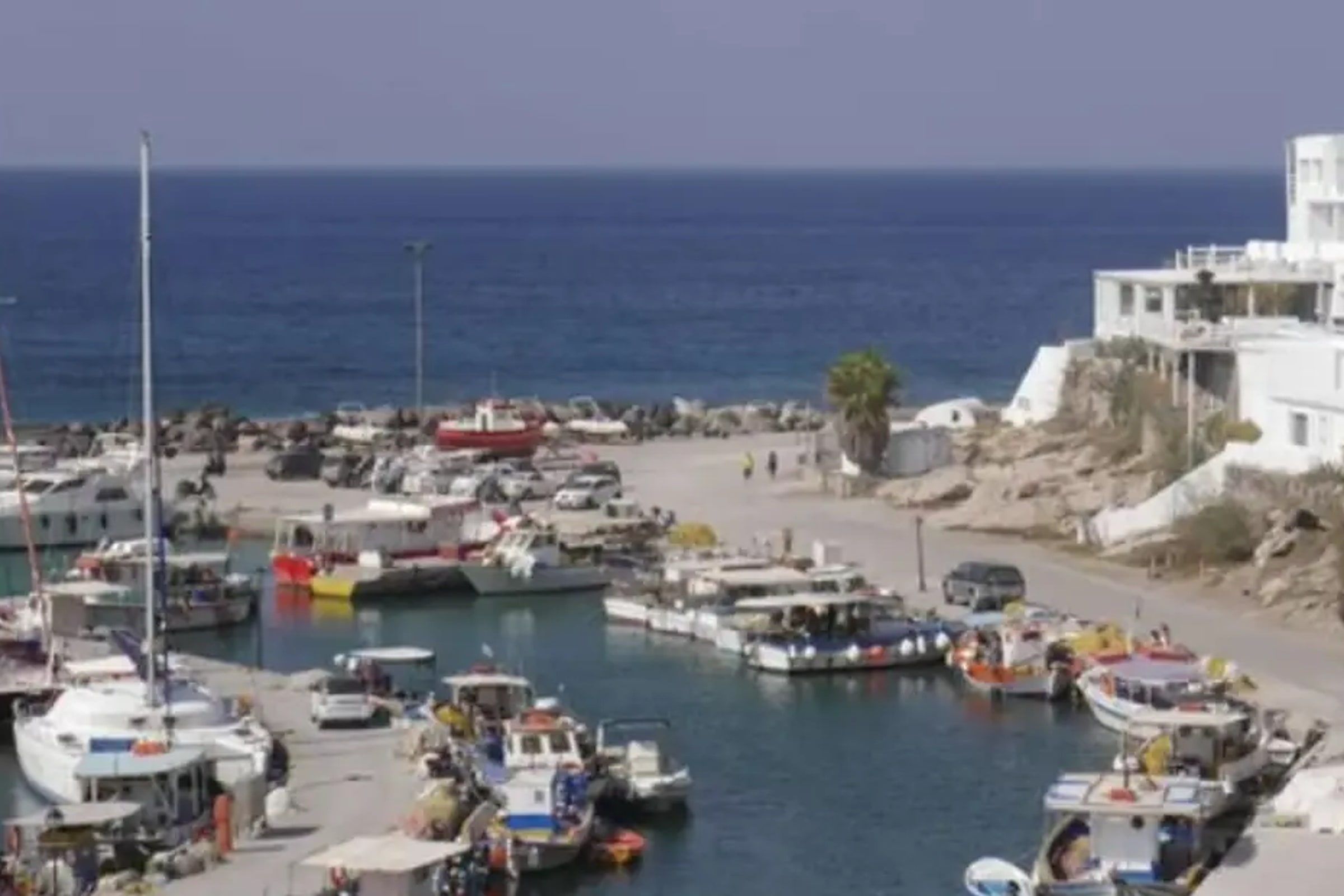 Santorin : croisière de luxe dans la caldeira avec repas grec complet et boissons